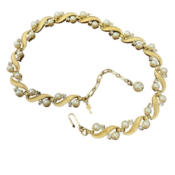 Vintage Trifari Pearl Gold Necklace. 1950’s - Picture 1 of 16